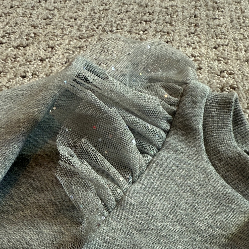 Carter's Ruffle Sweatshirt Grey Sparkle Size 2T Girls - Picture 2 of 9